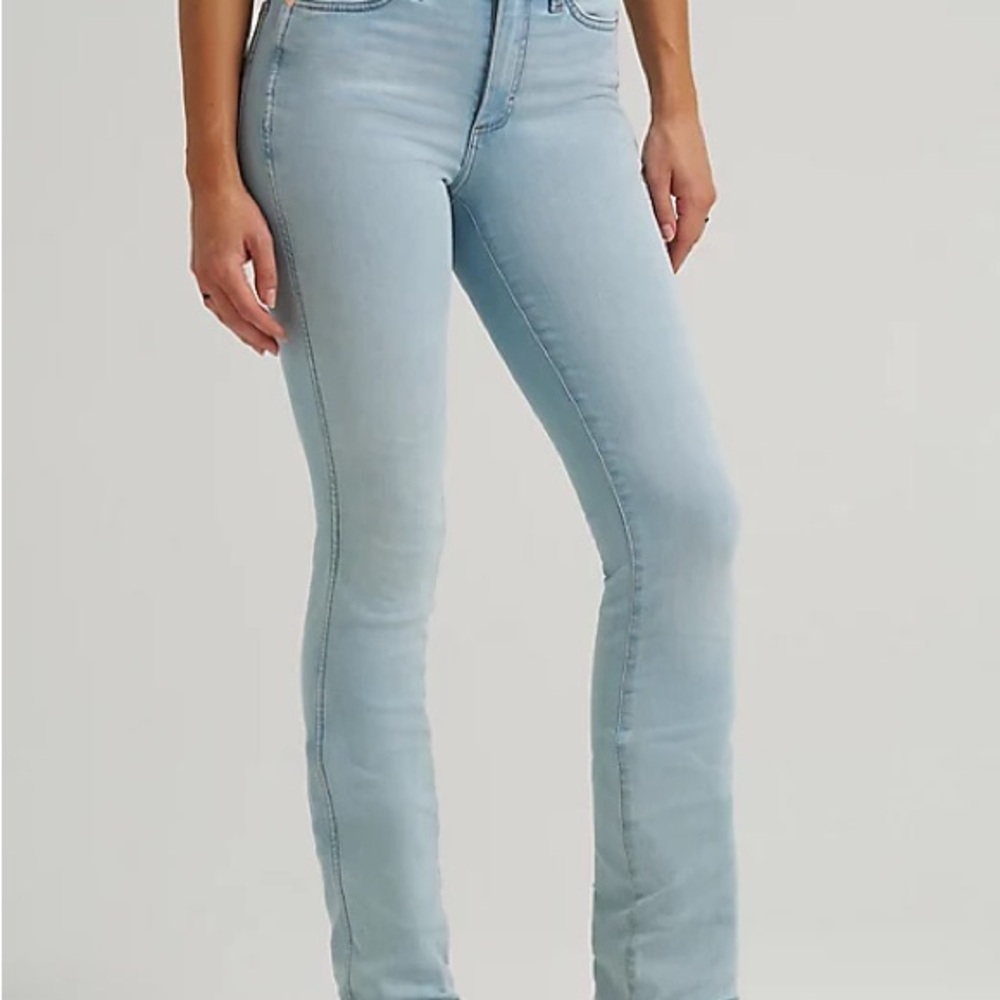 Wrangler x Lainey Edition - Picture 4 of 4